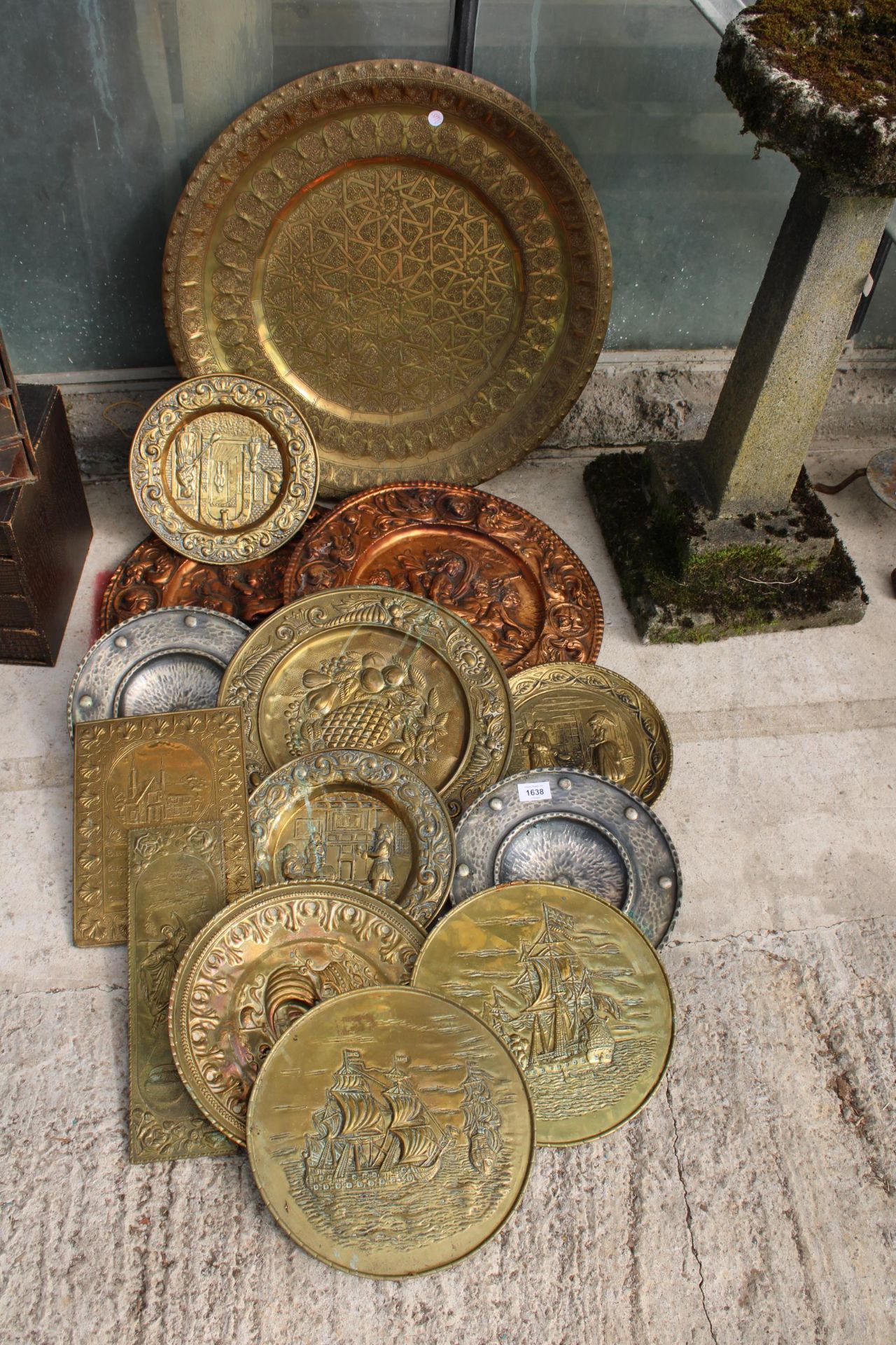 A LARGE ASSORTMENT OF VINTAGE BRASS AND COPPER WALL CHARGERS