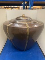 A LARGE INDIAN STYLE BRASS AND COPPER LAMP BASE HEIGHT APPROX 36CM