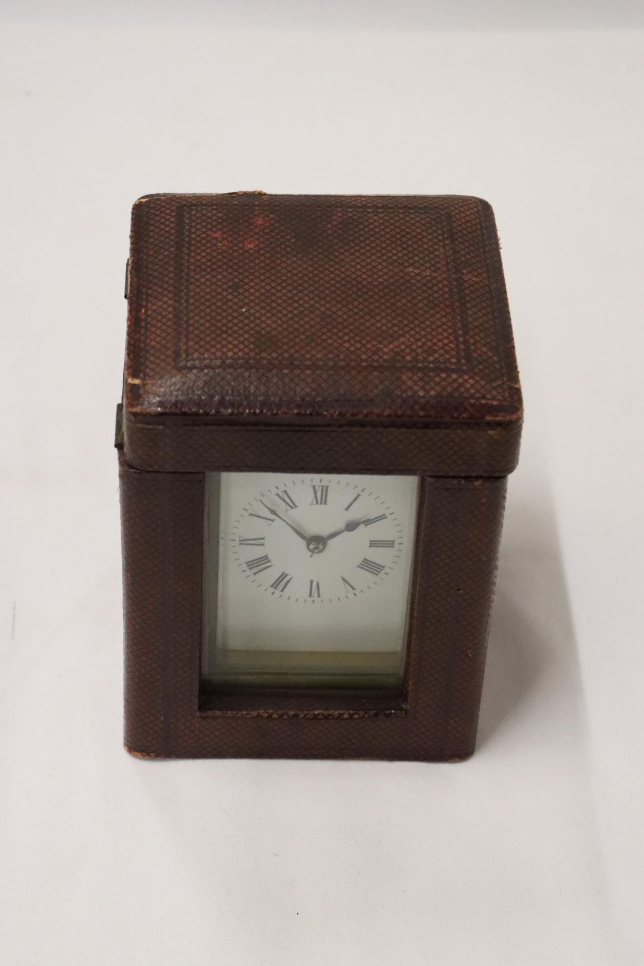 A VINTAGE BRASS ALARM CLOCK WITH GLASS SIDES TO SHOW INNER WORKINGS, IN A LEATHER CASE - Image 2 of 11