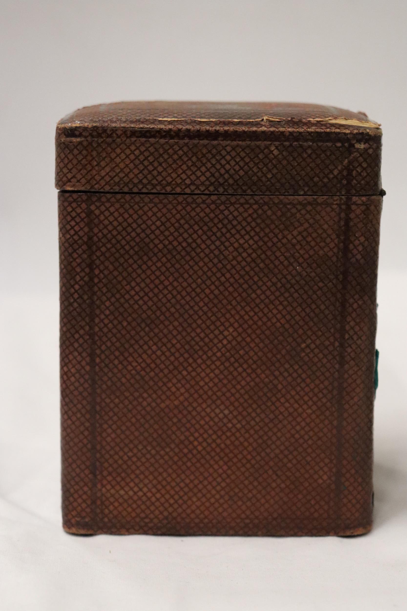 A VINTAGE BRASS ALARM CLOCK WITH GLASS SIDES TO SHOW INNER WORKINGS, IN A LEATHER CASE - Image 11 of 11