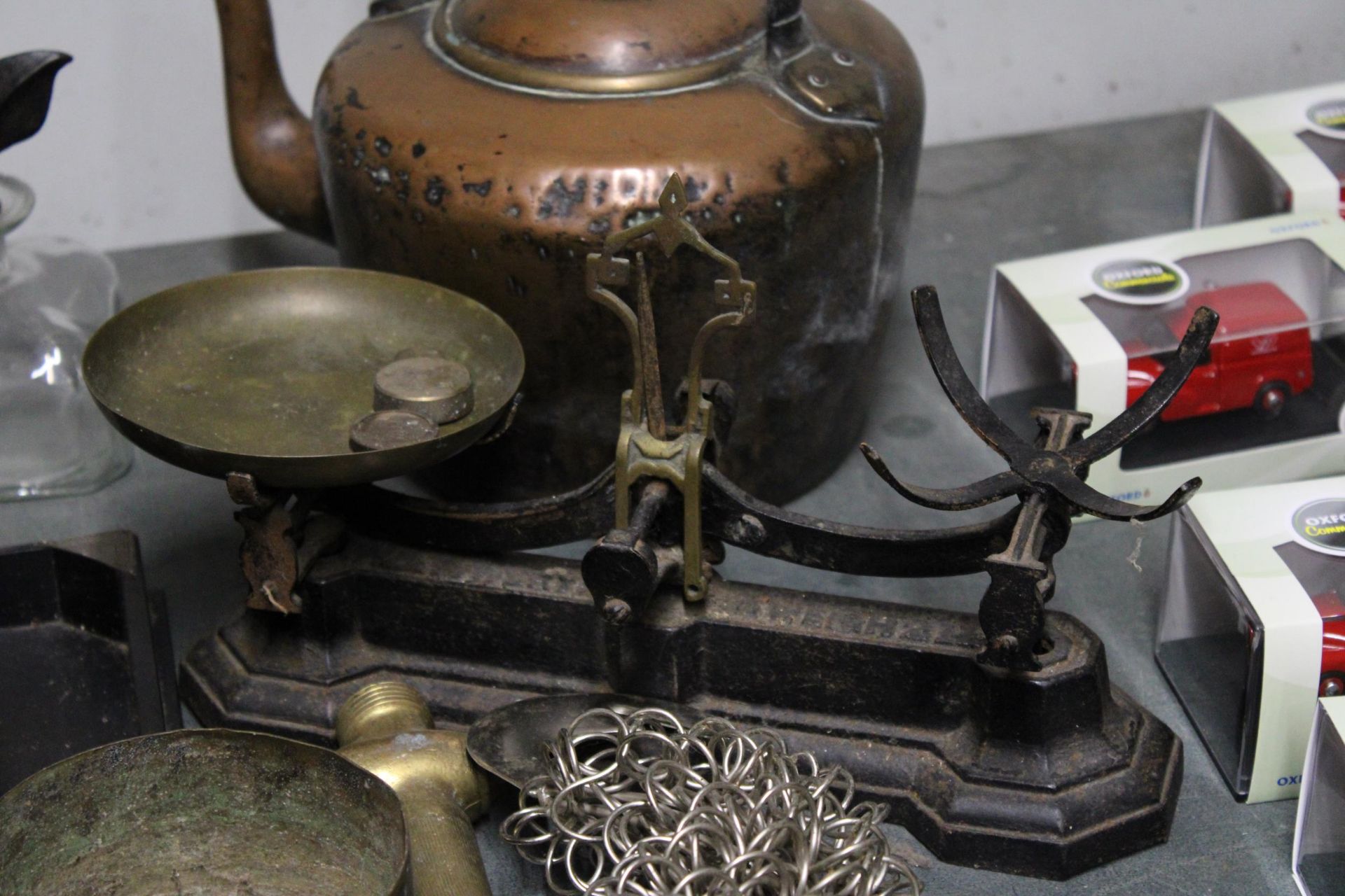 A LARGE MIXED LOT TO INCLUDE A COPPER KETTLE, CAST SCALES, A DOORSTOP, ANIMALS, A BRASS TAP, - Image 5 of 6