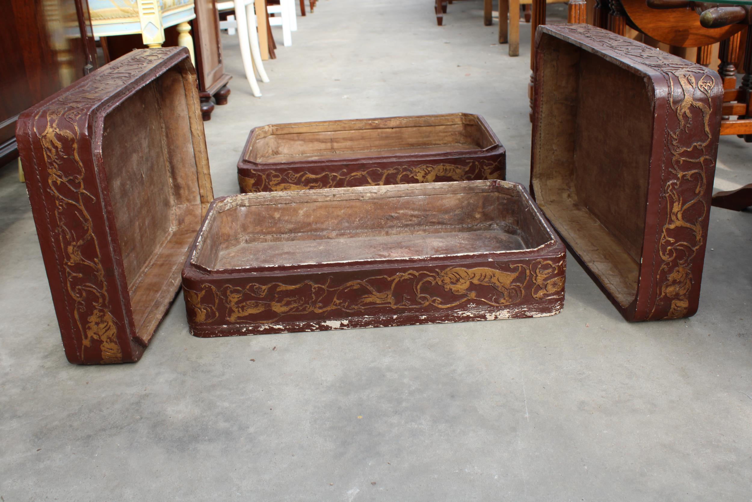 AN ORIENTAL FOUR DIVISION STACKING STORAGE BOXES WITH RAISED GILT DECORATION 24" X 15" AND 16" HIGH - Image 6 of 6