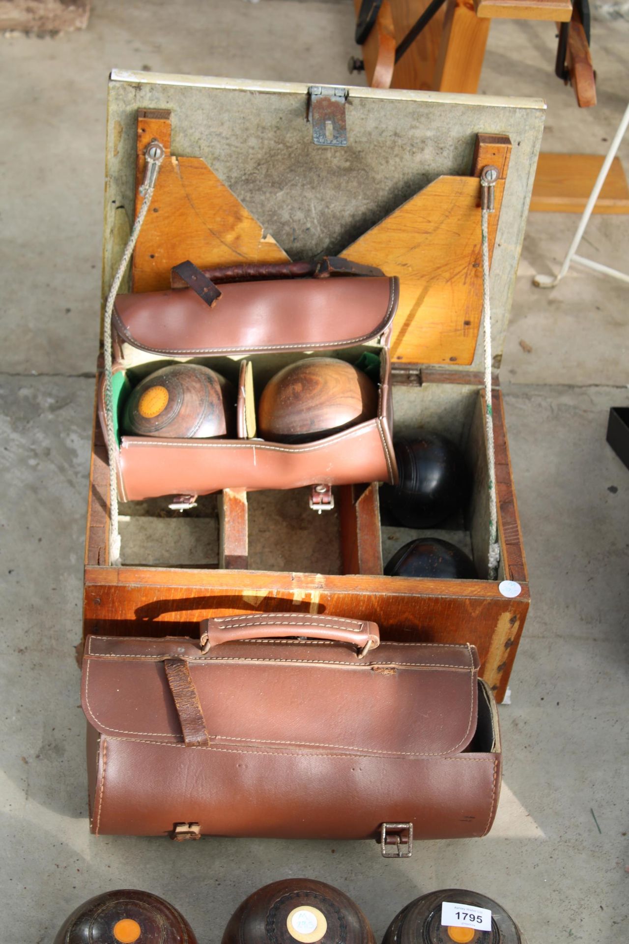 AN ASSORTMENT OF CROWN GREEN BOWLING WOODS TO ALSO INCLUDE A WOODEN STORAGE BOX AND CARRY BAGS - Image 2 of 3