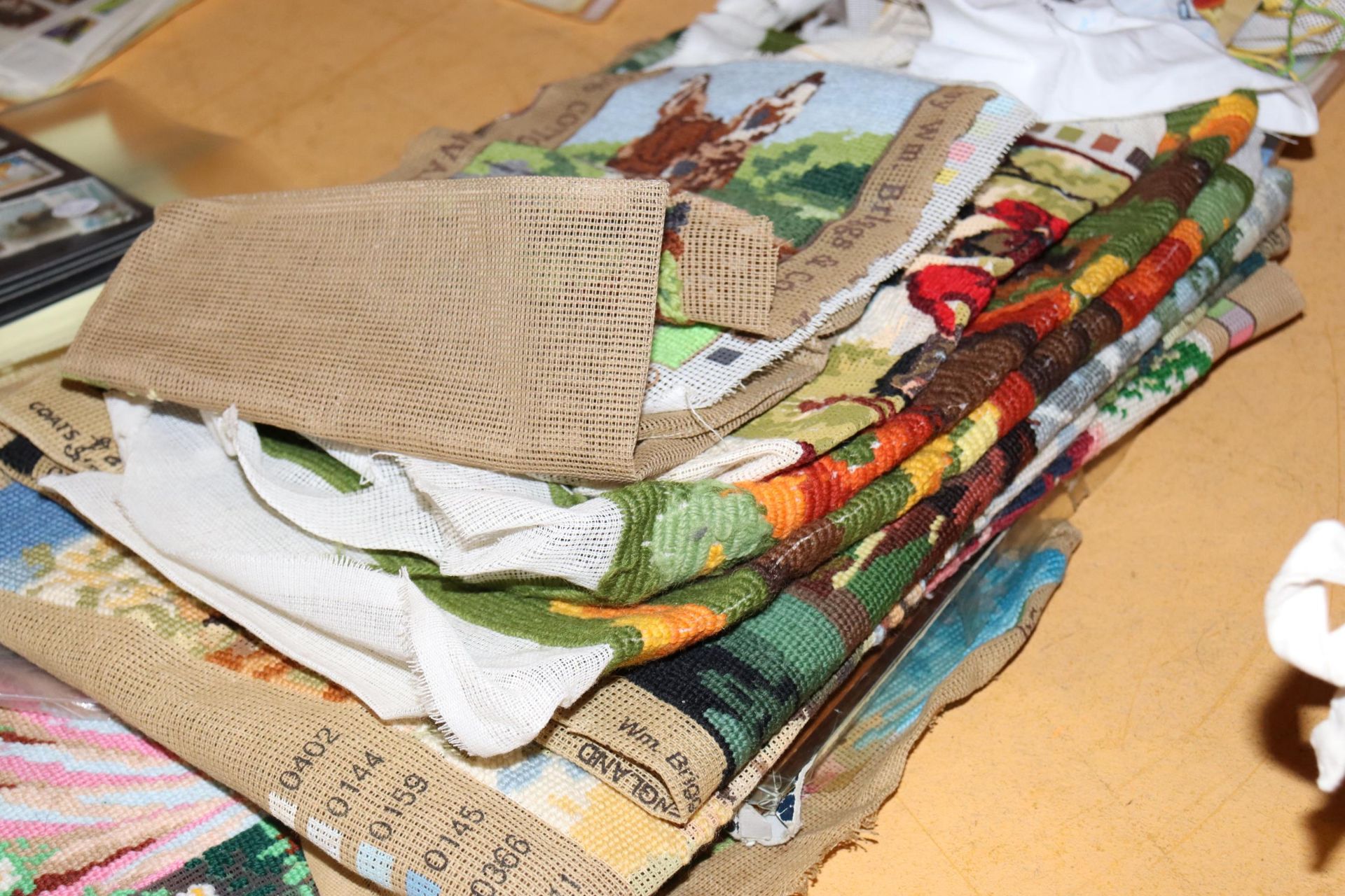 A LARGE QUANTITY OF TAPESTRIES - Image 5 of 6