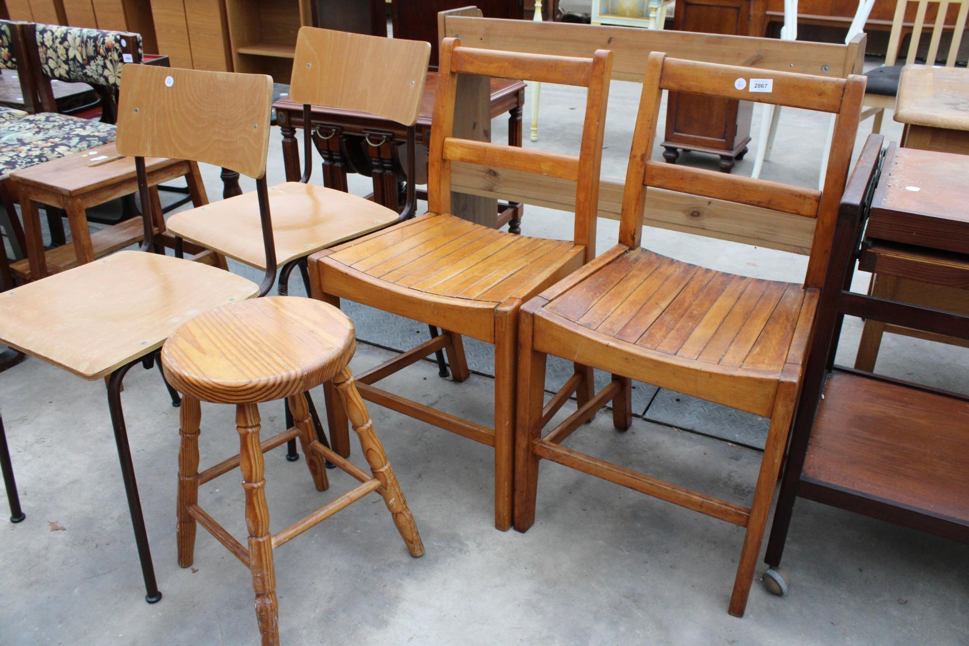 A PINE STOOL, TWO BENTWOOD STACKING CHAIRS AND A PAIR OF BEECH KITCHEN CHAIRS WITH SLATTED SEATS - Bild 3 aus 3