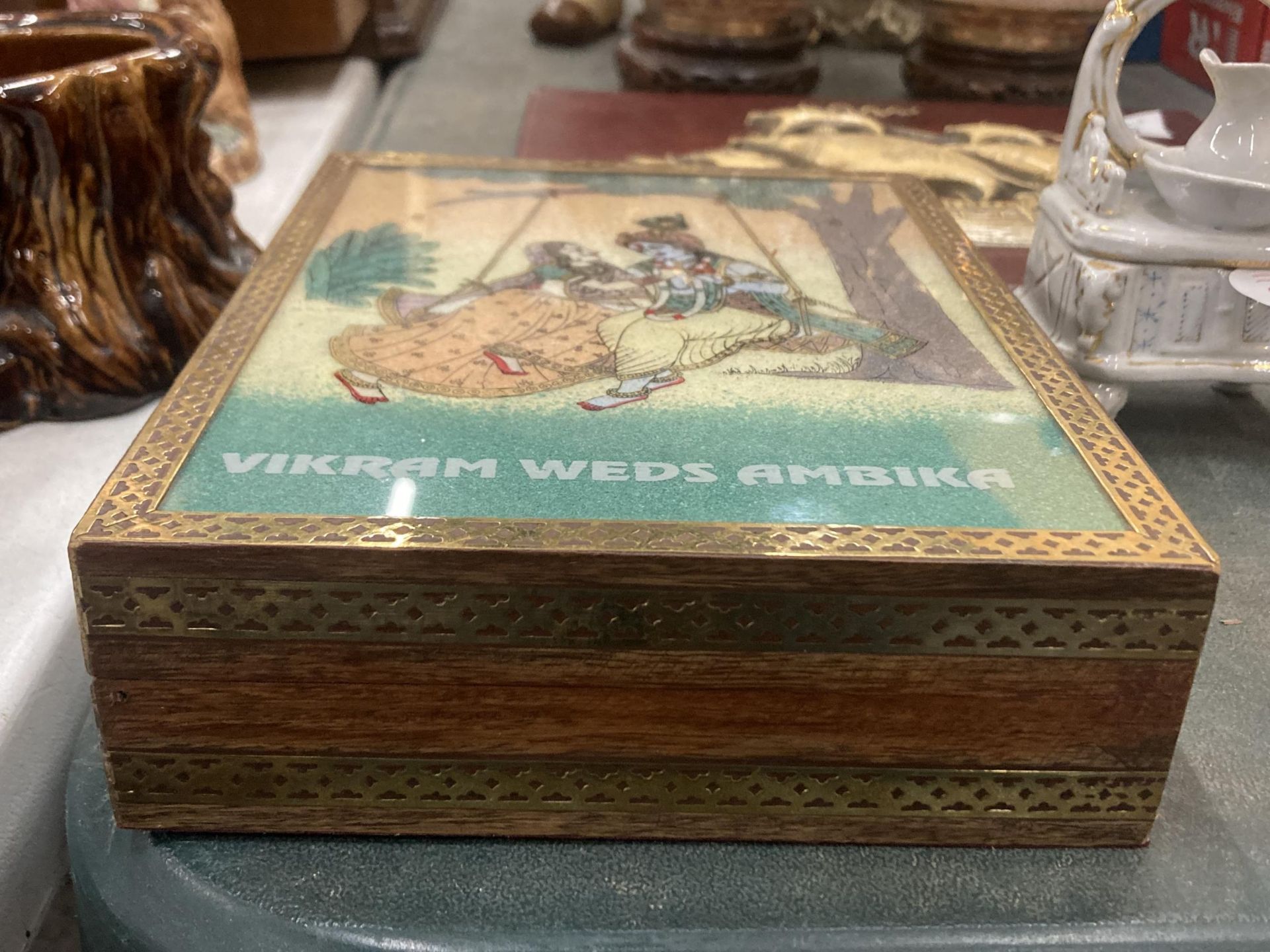 AN INDIAN JEWELLERY BOX - Image 2 of 3