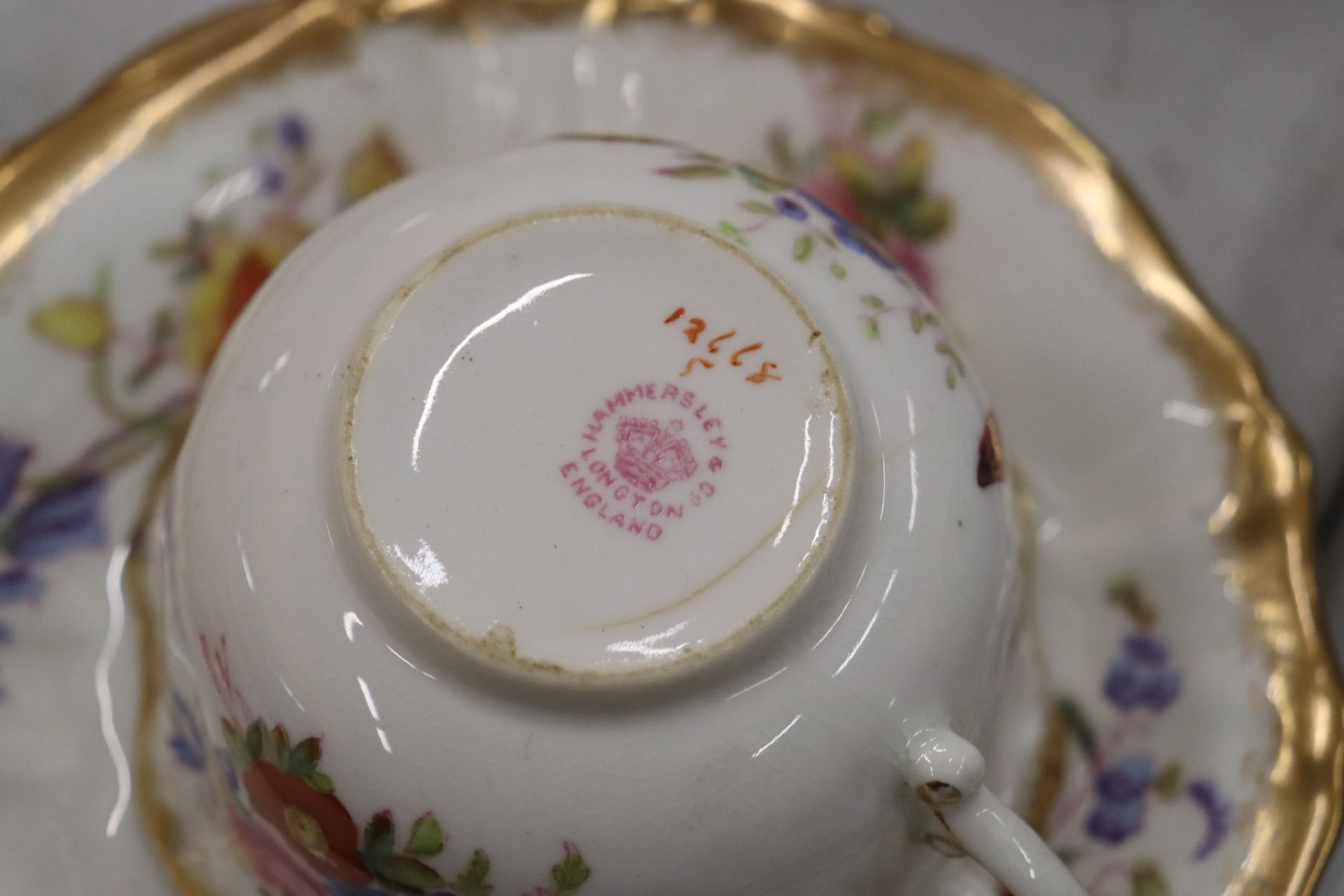 A 15 PIECE PART TEASET HAMMERSLEY AND CO TOGETHER WITH AN OLD ROYAL ALBERT COUNTRY ROSES CAKE PLATES - Image 9 of 10