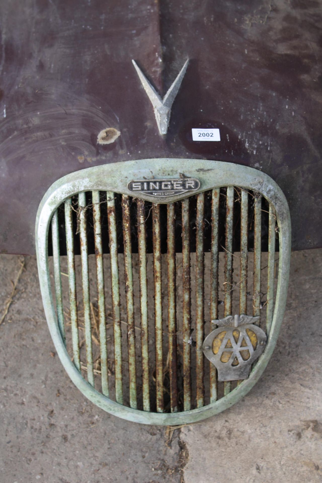 A VINTAGE SINGER GAZELLE CAR BONNET - Image 2 of 3