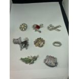 EIGHT COSTUME JEWELLERY BROOCHES