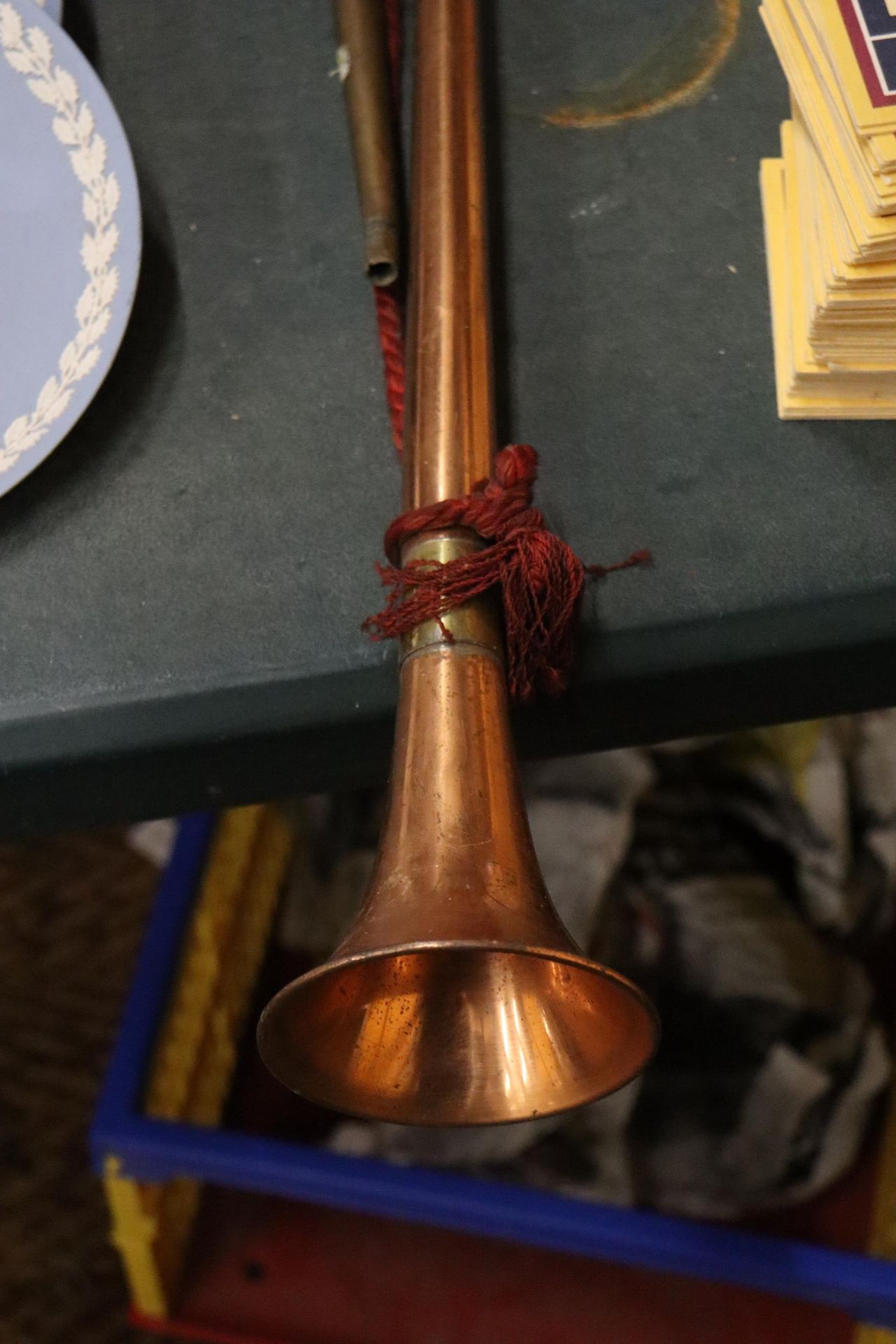 THREE VINTAGE COPPER HORNS TO INCLUDE A HUNTING HORN AND A BUGLE - Image 2 of 10