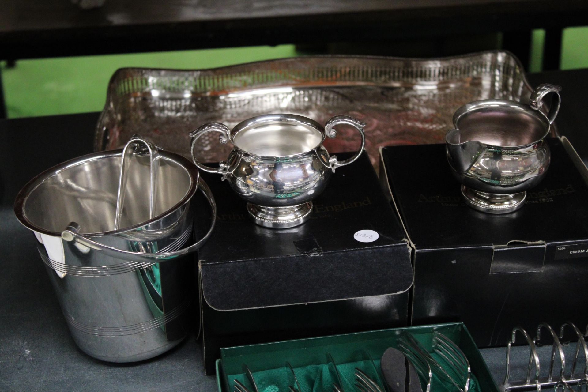 A SILVER PLATED GALLERIED TRAY, ARTHUR PRICE BOXED CREAM JUG AND SUGAR BOWL, ICE BUCKET AND TONGS, - Image 4 of 5