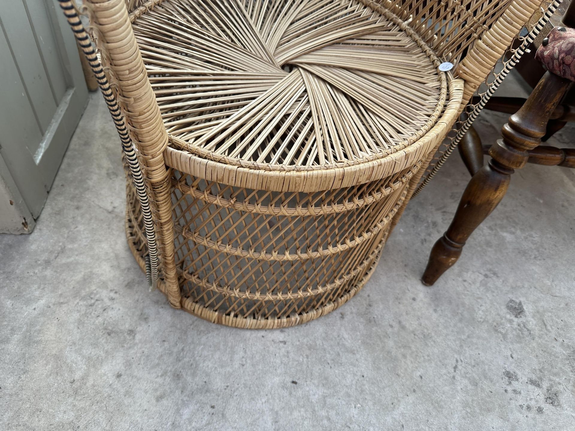 A VINTAGE WICKER BARREL CHAIR - Image 3 of 3