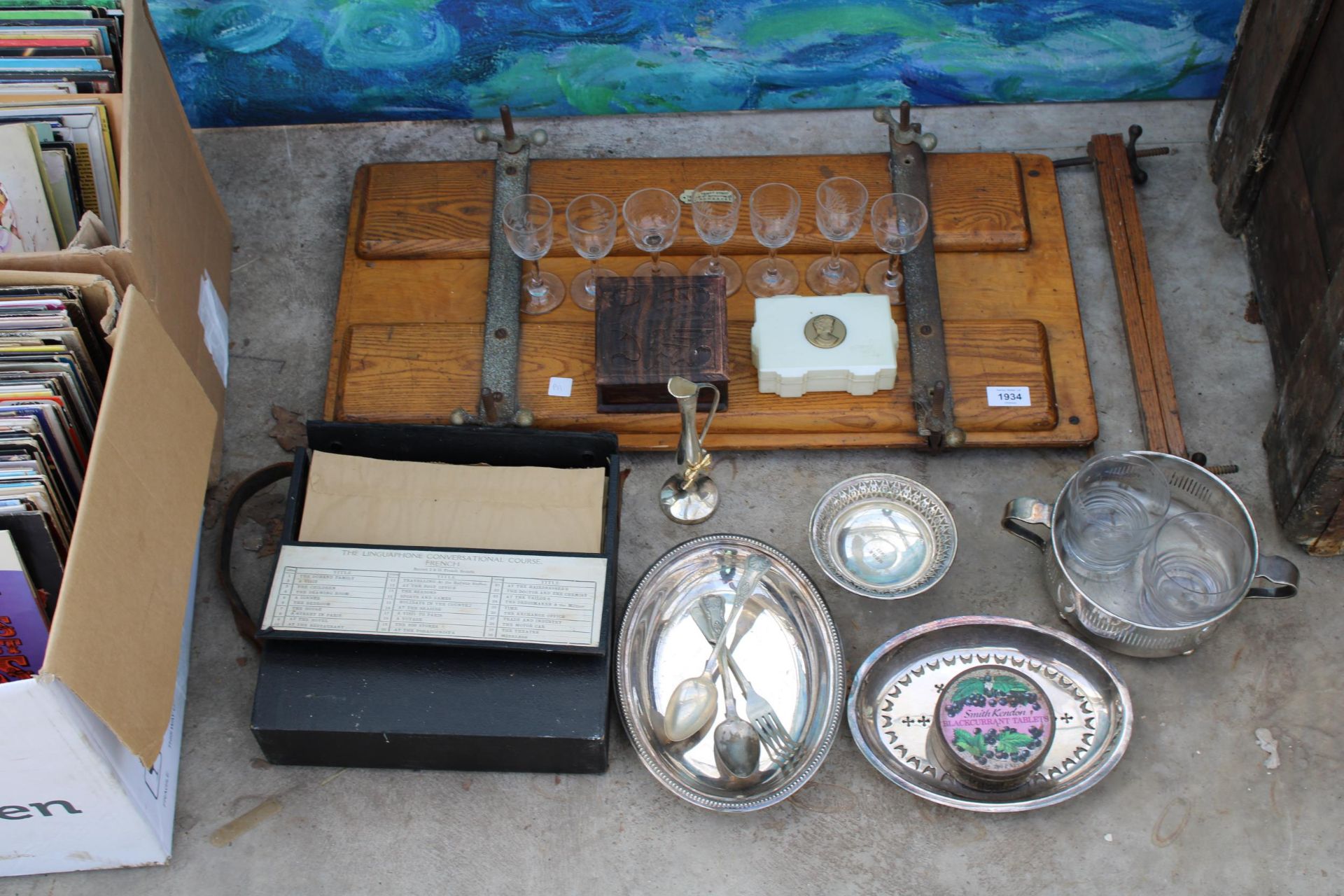 AN ASSORTMENT OF ITEMS TO INCLUDE SILVER PLATED ITEMS, A CLOTHS PRESS AND TRINKET BOXES ETC