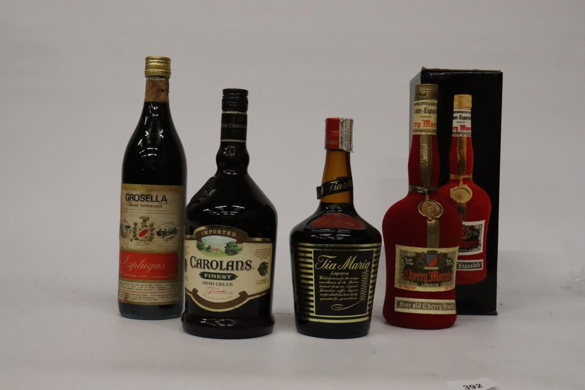 FOUR BOTTLES OF LIQUEUR TO INCLUDE A BOTTLE OF TIA MARIA, A BOTTLE OF CHERRY LIQUEUR, CAROLANSFINEST - Image 2 of 5