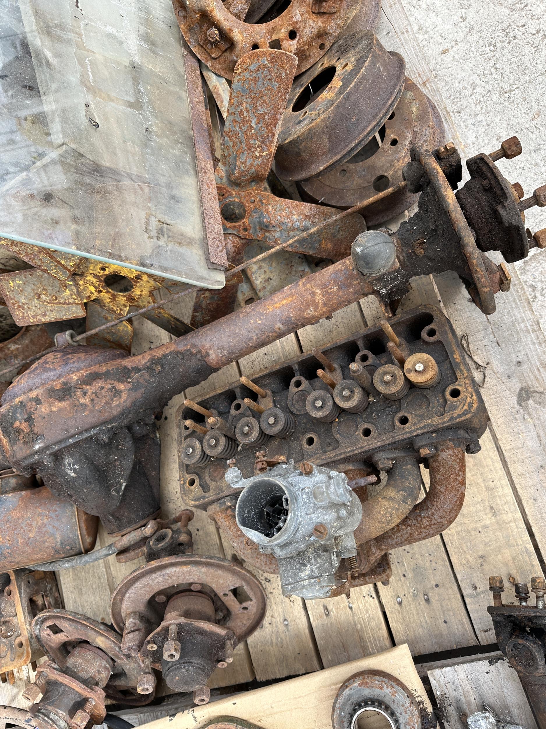 A VINTAGE AUSTIN A30 BARN FIND RESTORATION PROJECT COMPLETE WITH A NUMBER OF SPARE PARTS TO - Bild 17 aus 19