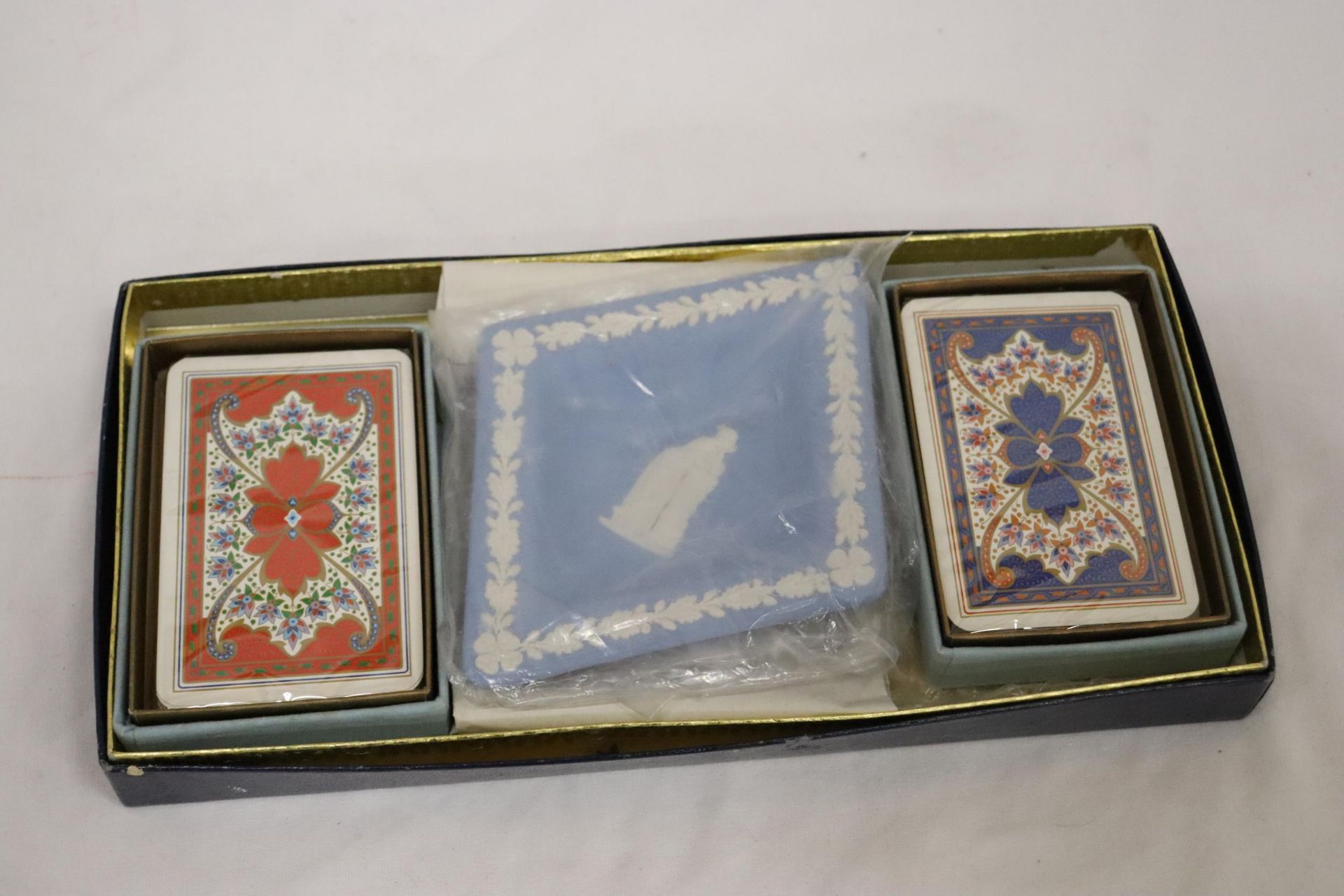 A WADDINGTONS WEDGWOOD JASPER CARD TRAY WITH PLAYING CARDS - Image 2 of 5