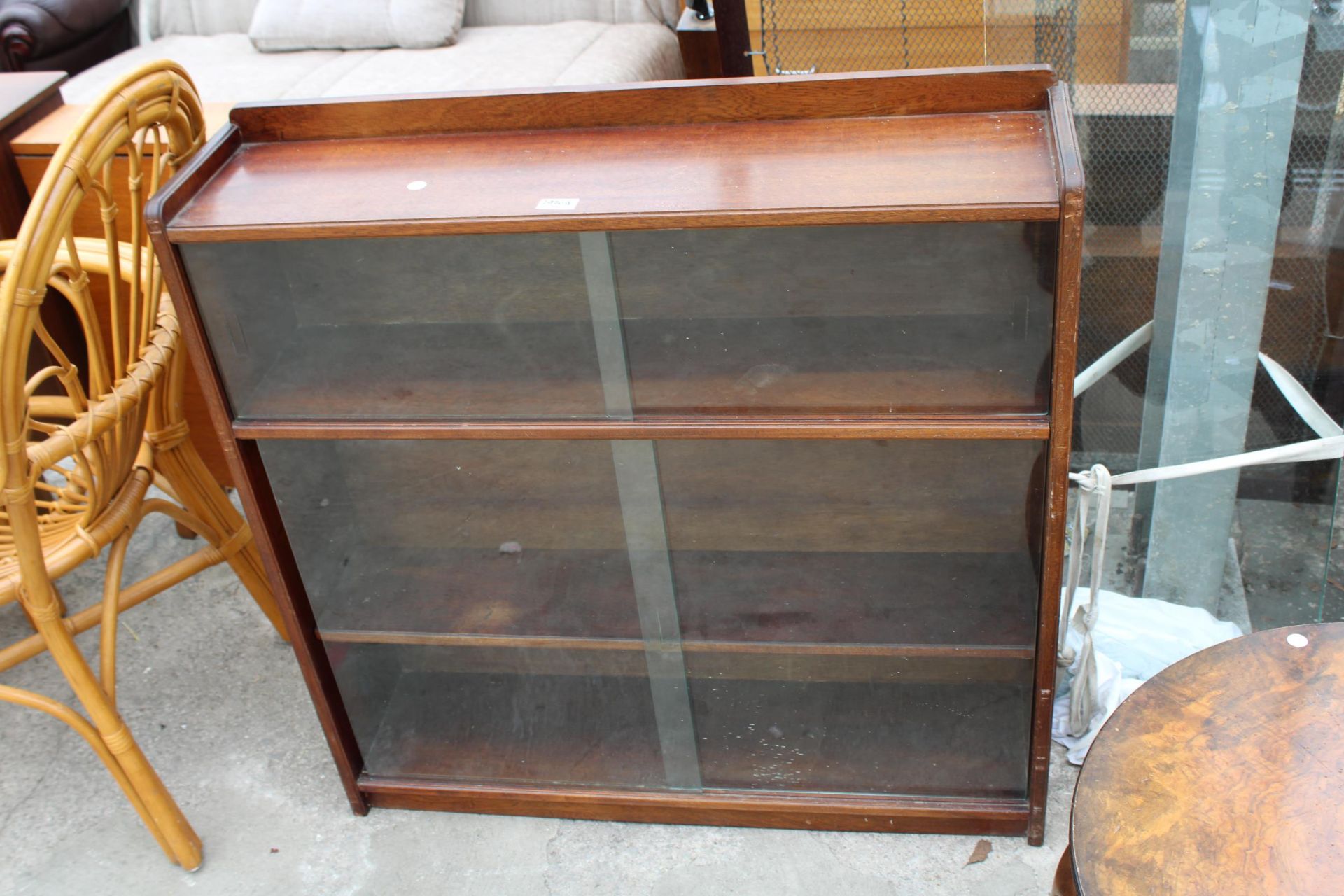 A MID 20TH CENTURY MAHOGANY BOOKCASE WITH FOUR SLIDING DOORS 36" WIDE