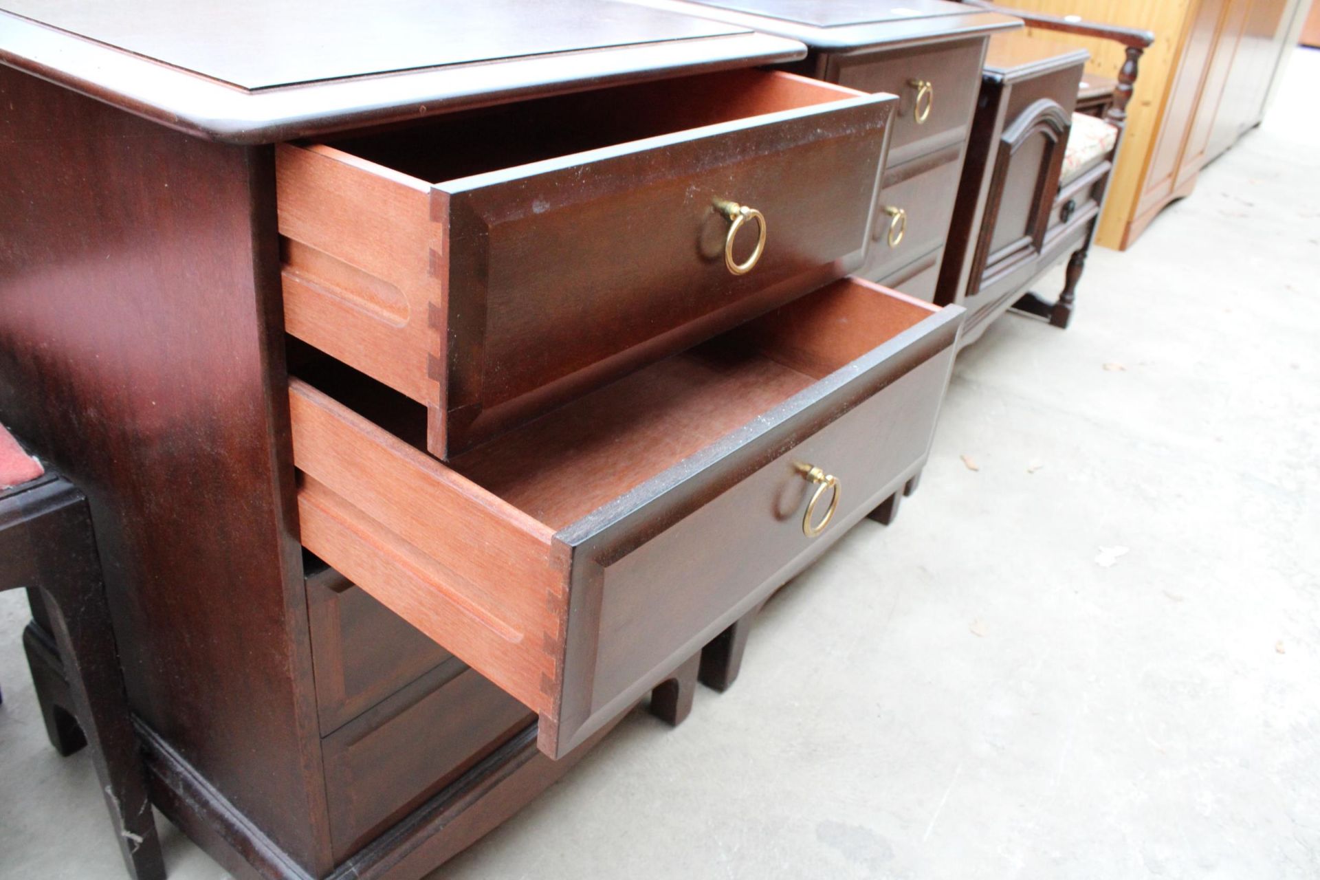 A PAIR OF STAG MINSTREL CHEST OF FOUR DRAWERS 21" WIDE EACH - Image 2 of 3