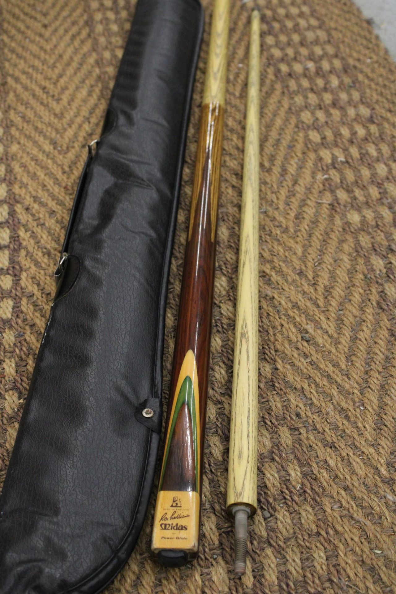 A MIDAS, REX WILLIAMS, SNOOKER CUE IN A SOFT CASE - Image 3 of 3
