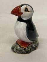 AN ANITA HARRIS PUFFIN BIRD SIGNED IN GOLD