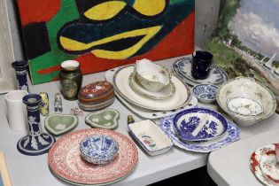 A LARGE MIXED LOT TO INCLUDE WEDGEWOOD, FUJI CHINA, WADE ETC