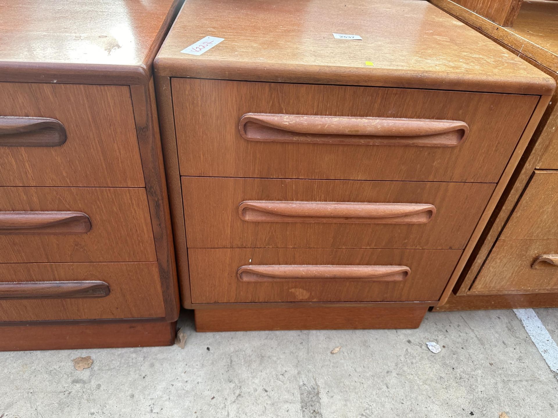 THREE G PLAN RETRO TEAK CHESTS OF THREE DRAWERS 19" WIDE - Image 5 of 7