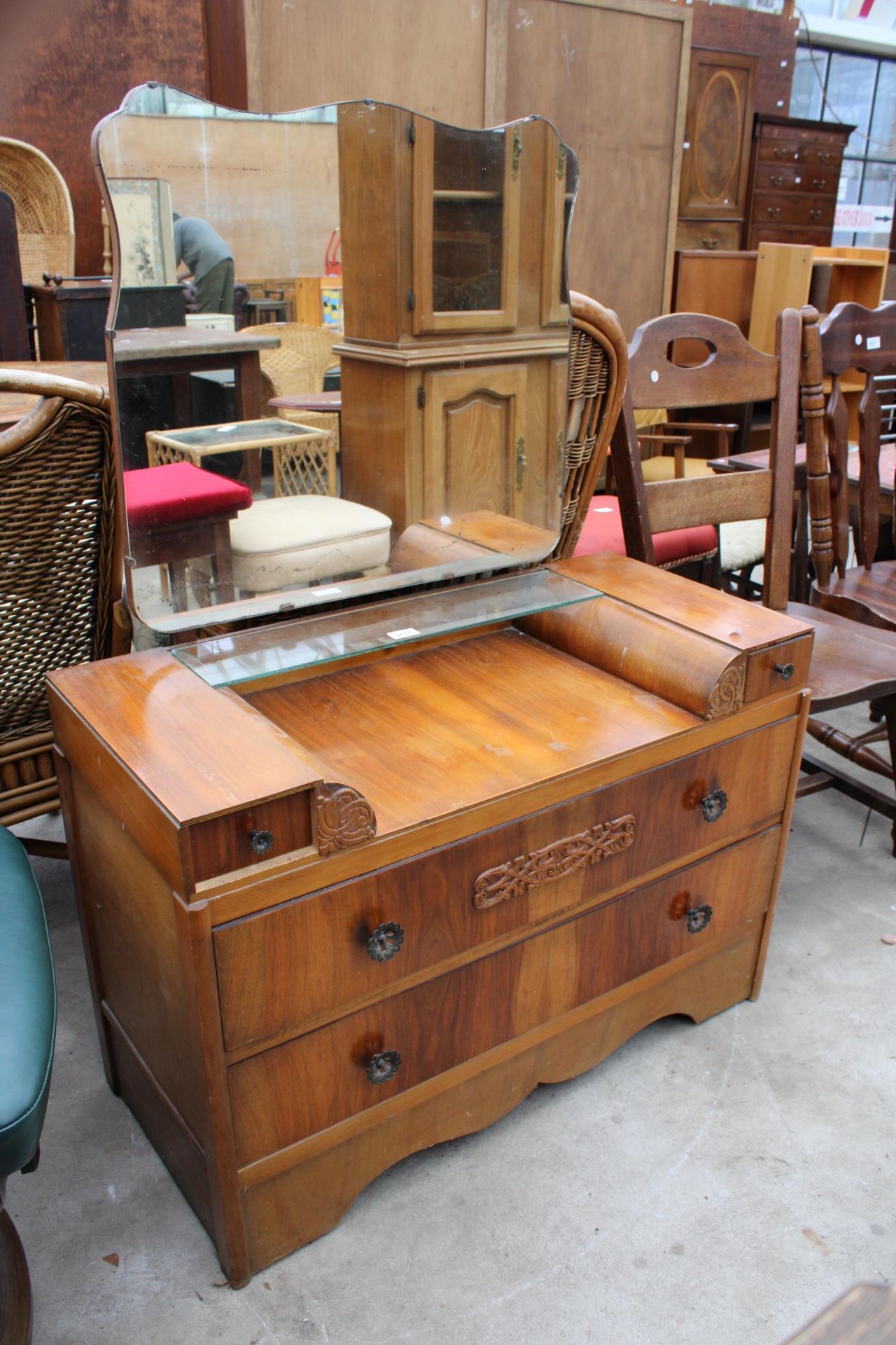 A MID 20TH CENTURY WALNUT DRESSING CHEST