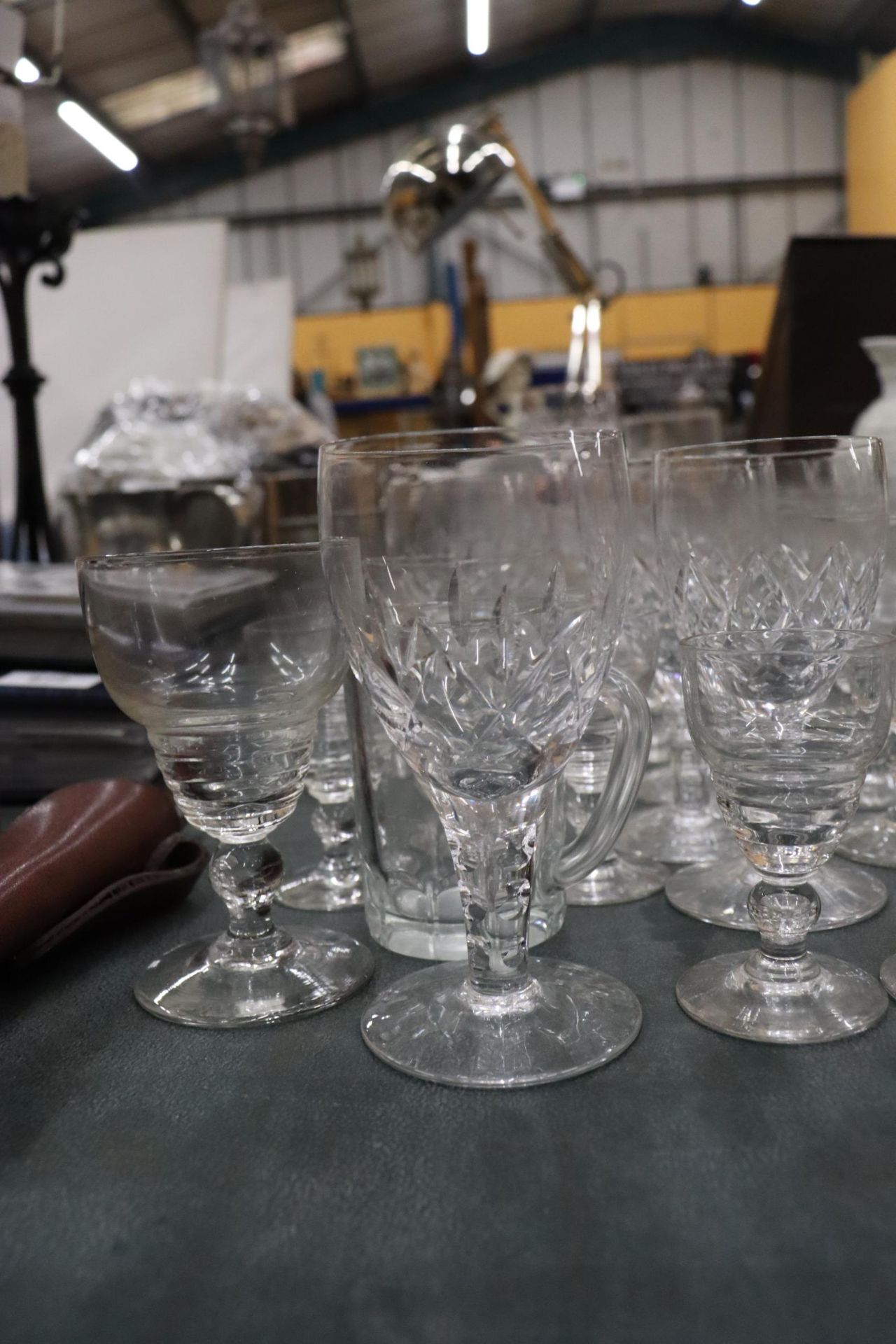 A LARGE QUANTITY OF GLASSES TO INCLUDE SHERRY, LIQUER, TUMBLERS, ETC - Image 3 of 9