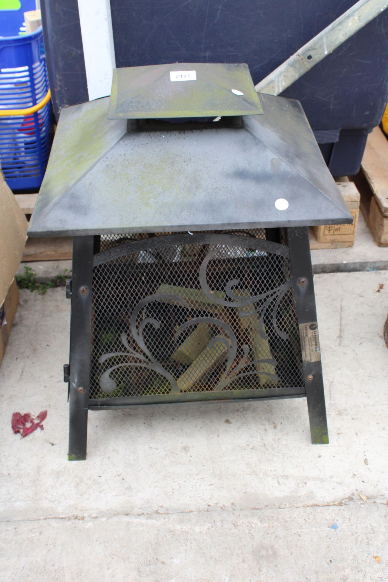 A METAL GARDEN FIRE PIT - Image 2 of 3