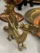 A HEAVY BRASS MODEL OF A DRAGON, HEIGHT 15CM, LENGTH 25CM