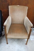 AN EDWARDIAN MAHOGANY UPHOLSTERED FIRESIDE CHAIR ON TAPERING FRONT LEGS