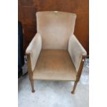 AN EDWARDIAN MAHOGANY UPHOLSTERED FIRESIDE CHAIR ON TAPERING FRONT LEGS