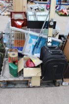 AN ASSORTMENT OF HOUSEHOLD CLEARANCE ITEMS