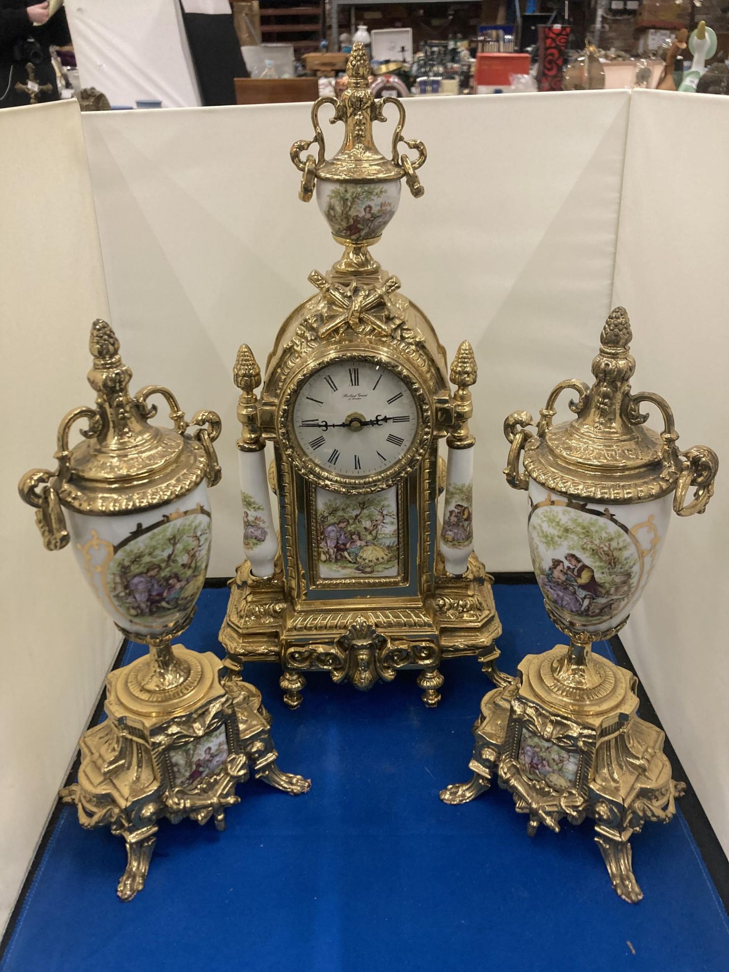 AN ROBERT GRANT OF LONDON ORNATE BRASS CLOCK WITH CERAMIC PILLARS AND INSERT OF A COURTING COUPLE