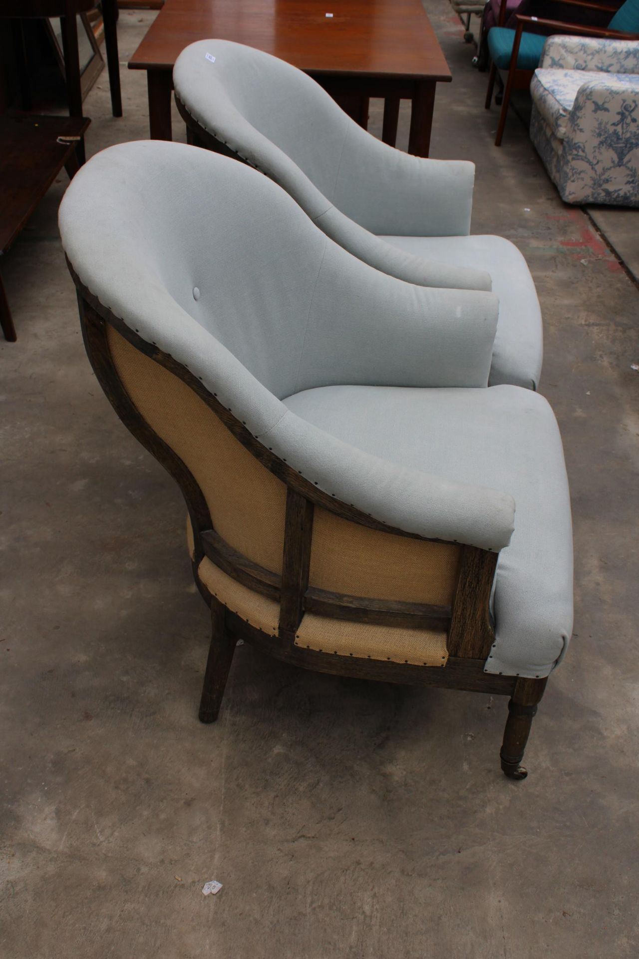 A PAIR OF VICTORIAN STYLE TUB CHAIRS - Image 2 of 4