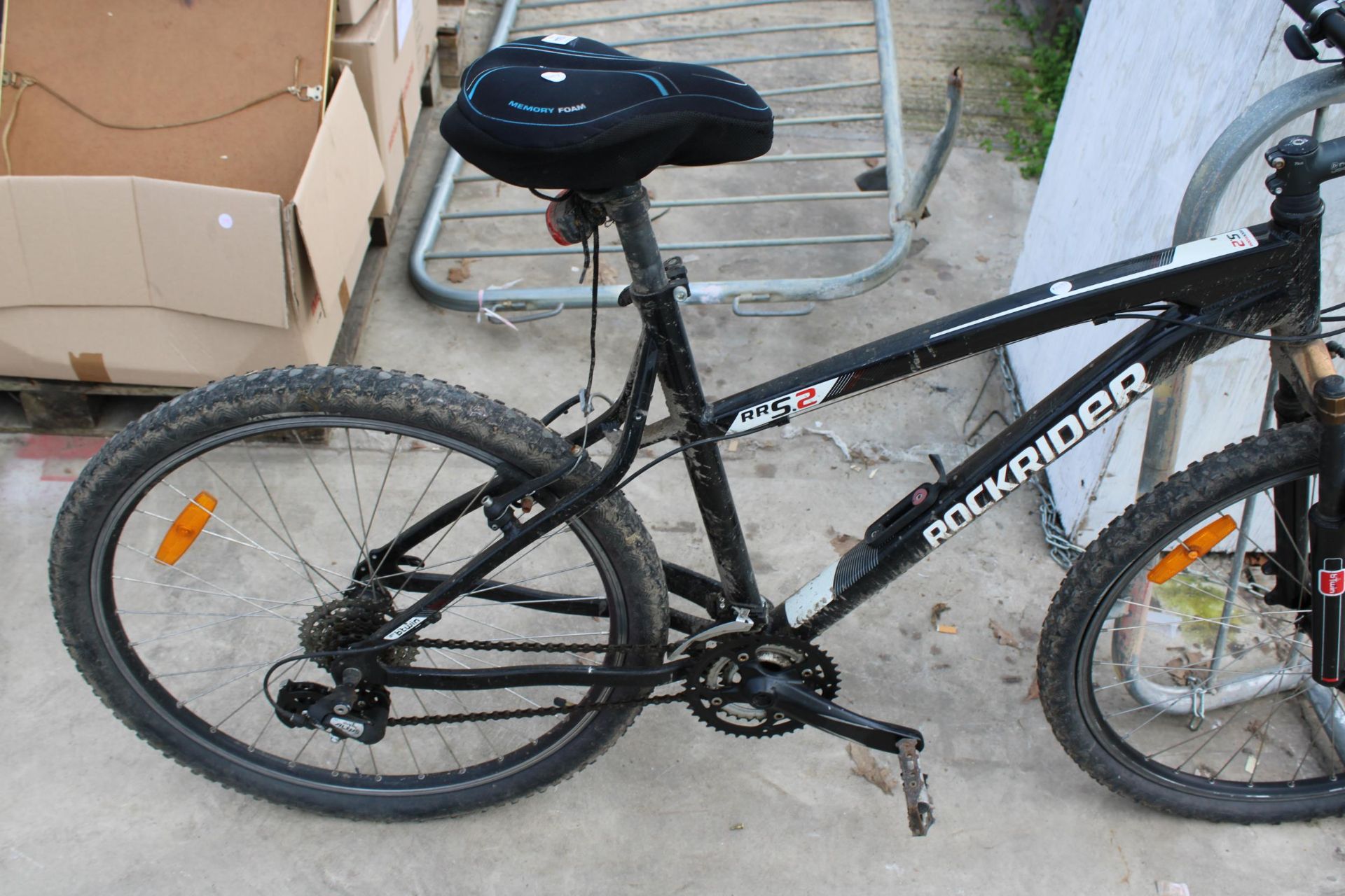 A ROCKRIDER RRS2 MOUNTAIN BIKE WITH FRONT SUSPENSION AND 24 SPEED SHIMANO GEAR SYSTEM - Image 3 of 4
