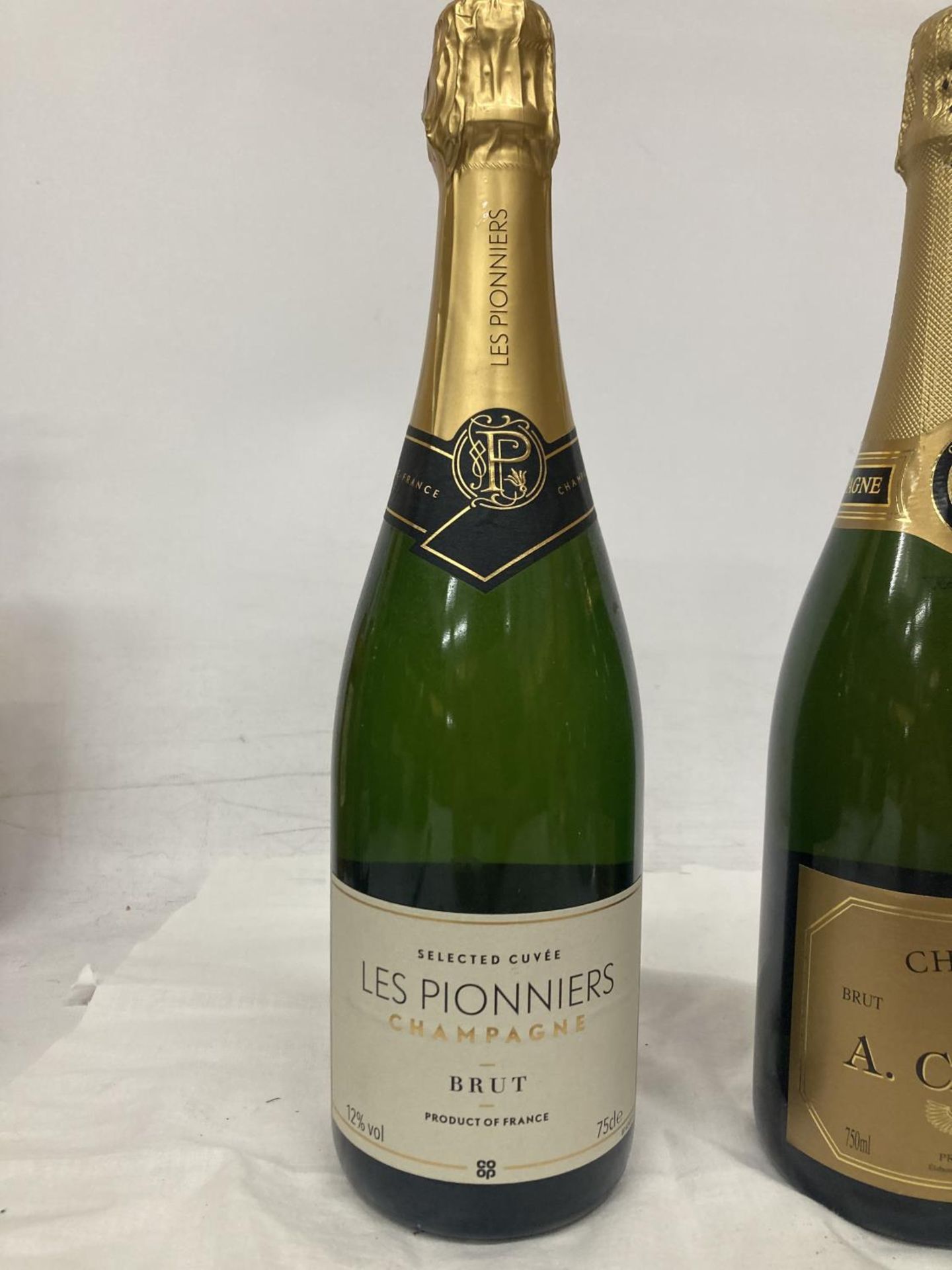 TWO 75CL BOTTLES OF CHAMPAGNE TO INCLUDE A. CARPENTIER AND LES PIONNIERS - Image 2 of 5