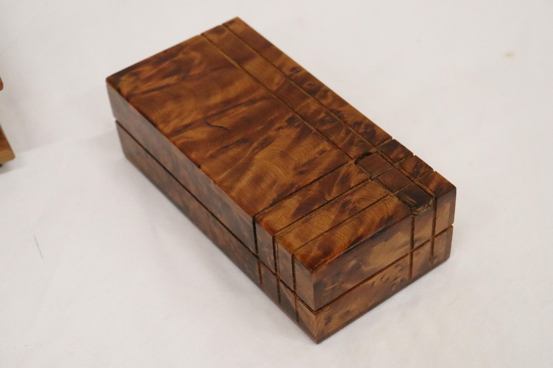 A THUYA WOODEN BOX WITH FOUR COMPARTMENTS TOGETHER WITH A WOODEN DESK TIDY AND PUZZLE BOX - Image 5 of 8