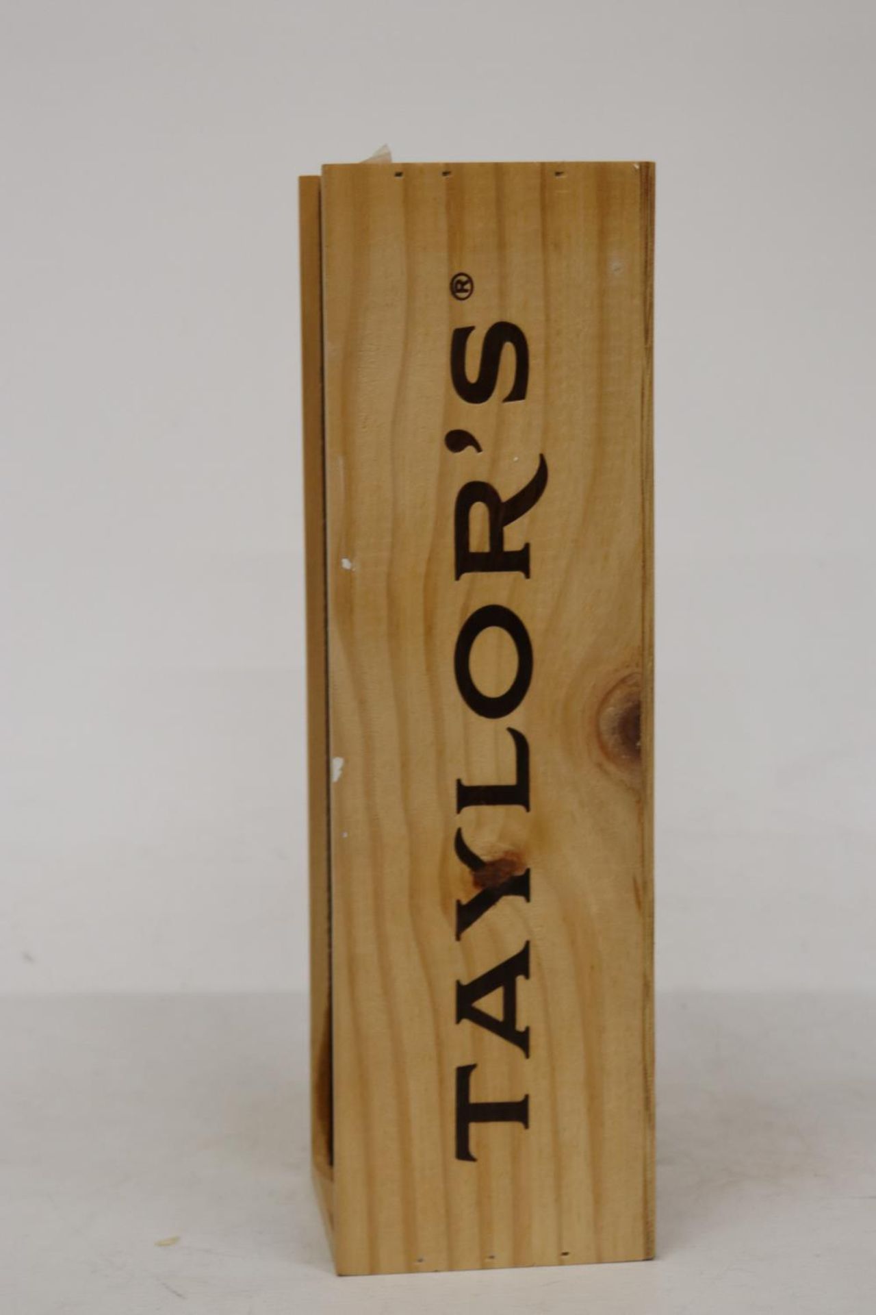 A BOTTLE OF TAYLORS 4XX FIRST ESTATE RESERVE PORT - Image 3 of 5