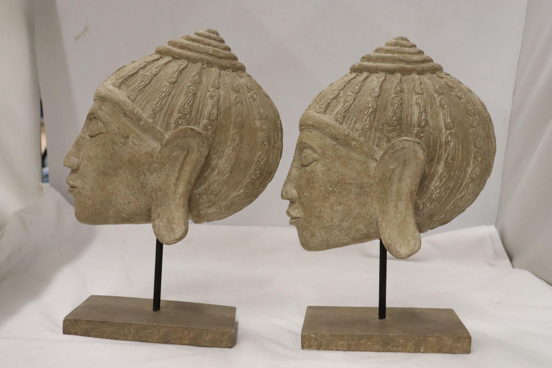 TWO BUDDAH HEADS ON STANDS, HEIGHT 27CM - Image 5 of 7