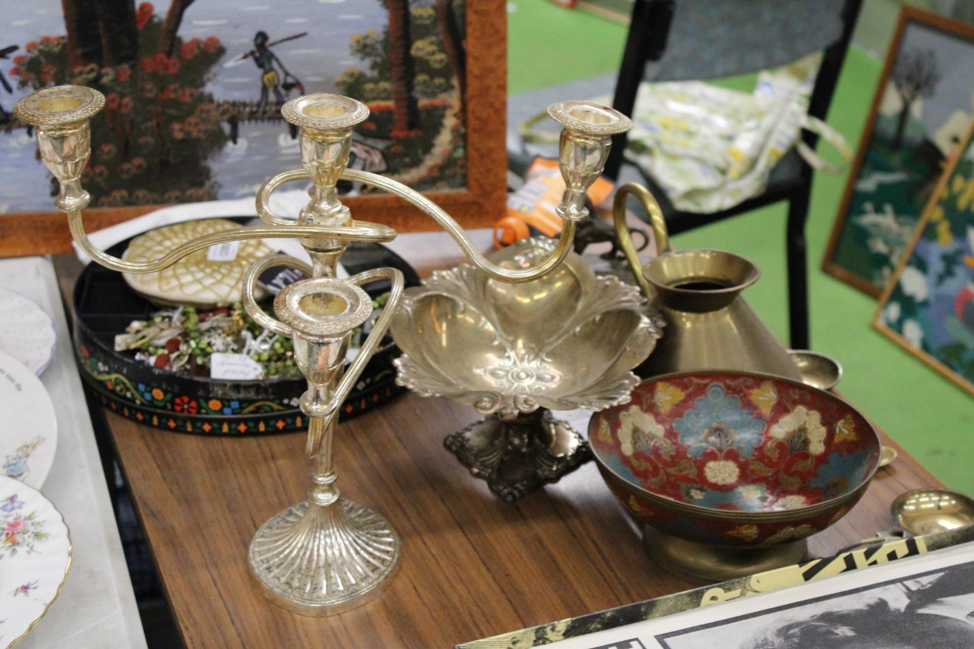 A SILVER PLATED CANDLEABRA AND ORNATE FOOTED BOWL, BRASS CLOISONNE FOOTED BOWL, PLUS BRASS JUG AND - Image 4 of 6