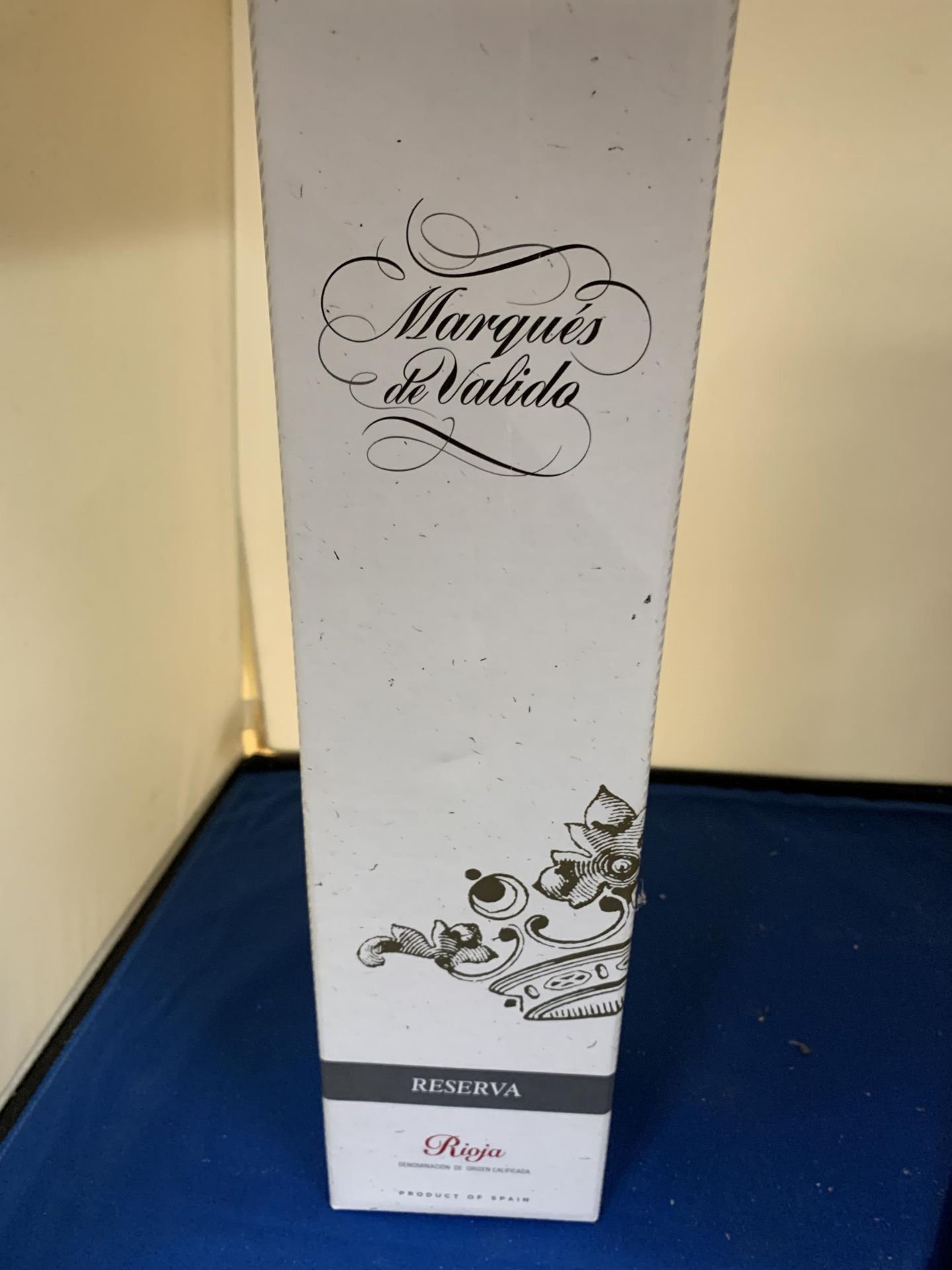 A BOXED BOTTLE OF MARQUES DE VALIDO RIOJA - Bild 3 aus 3