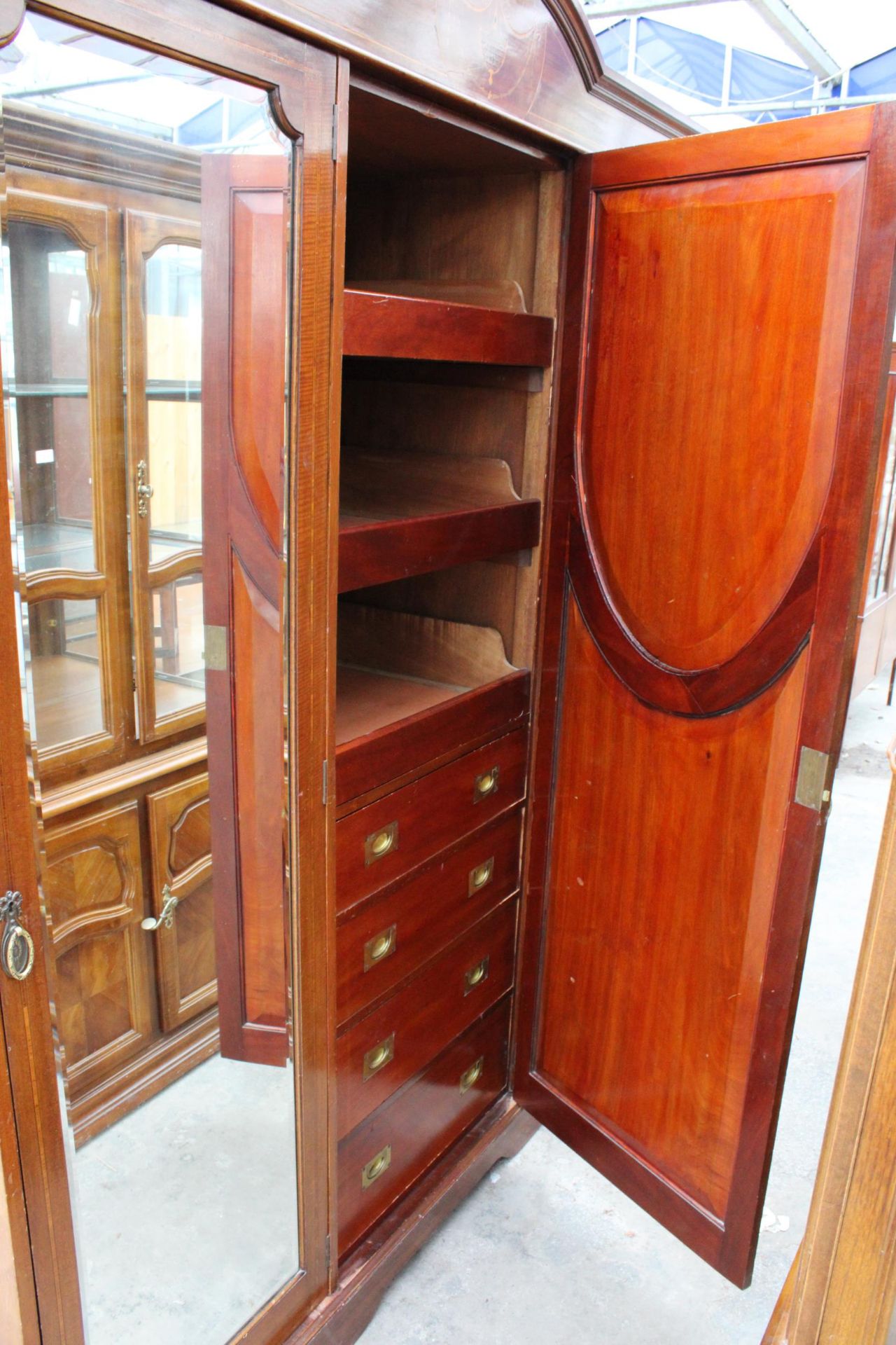 AN EDWARDIAN MAHOGANY AND INLAID DOUBLE MIRROR DOOR WARDROBE 74" WIDE - Image 6 of 9