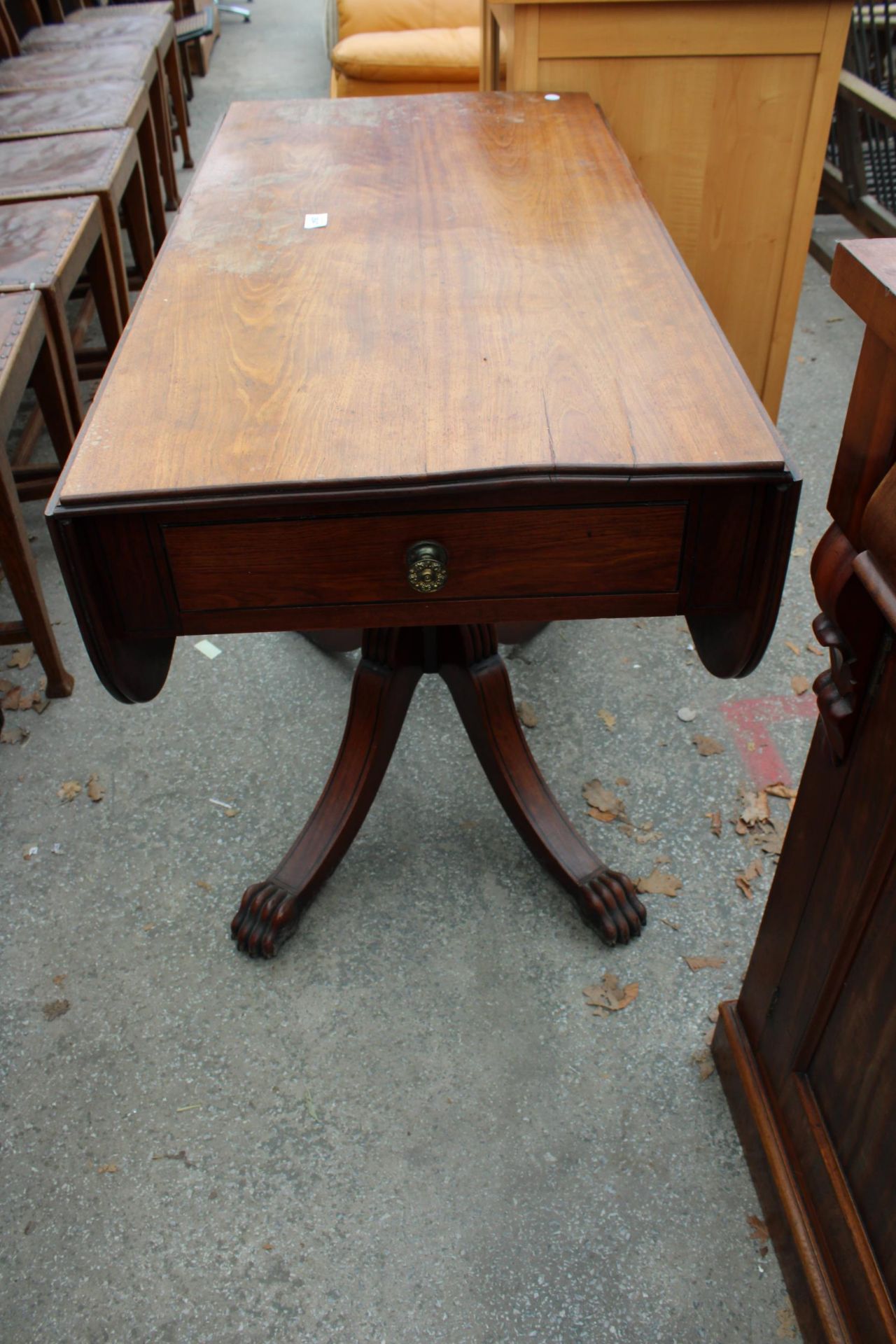 A 19TH CENTURY MAHOGANY DROP LEAF PEDESTAL TABLE WITH ONE DRAWER AND ONE SHAM DRAWER ON SHAM FEET - Image 2 of 4