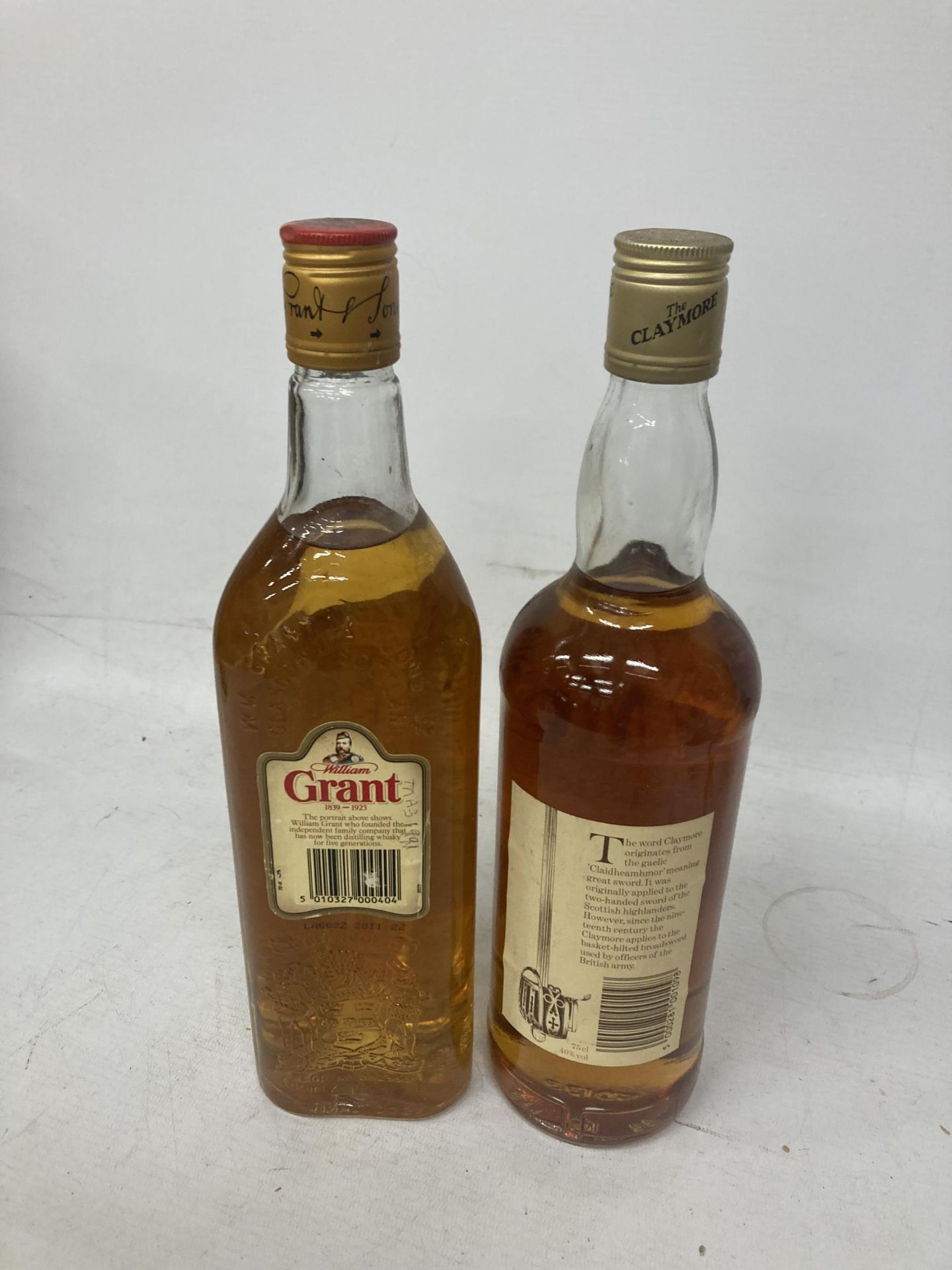 TWO BOTTLES OF WHISKY TO INCLUDE A GRANTS AND A CLAYMORE - Image 4 of 4