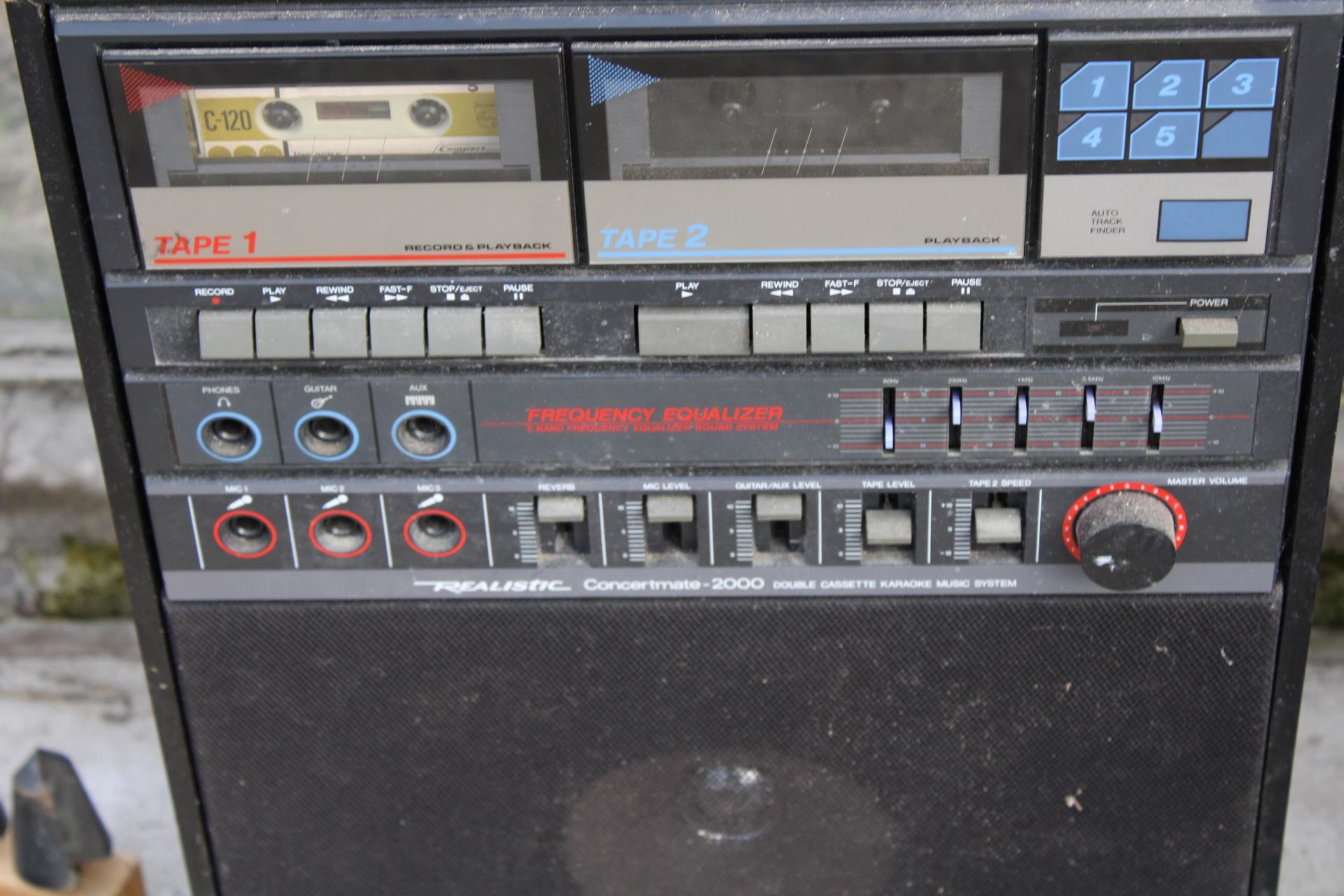 A REALISTIC CONCERTMATE 2000 DOUBLE CASSETTE KARAOKE MUSIC SYSTEM - Image 2 of 2