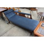 AN EDWARDIAN SATINWOOD CHAISE LONGUE