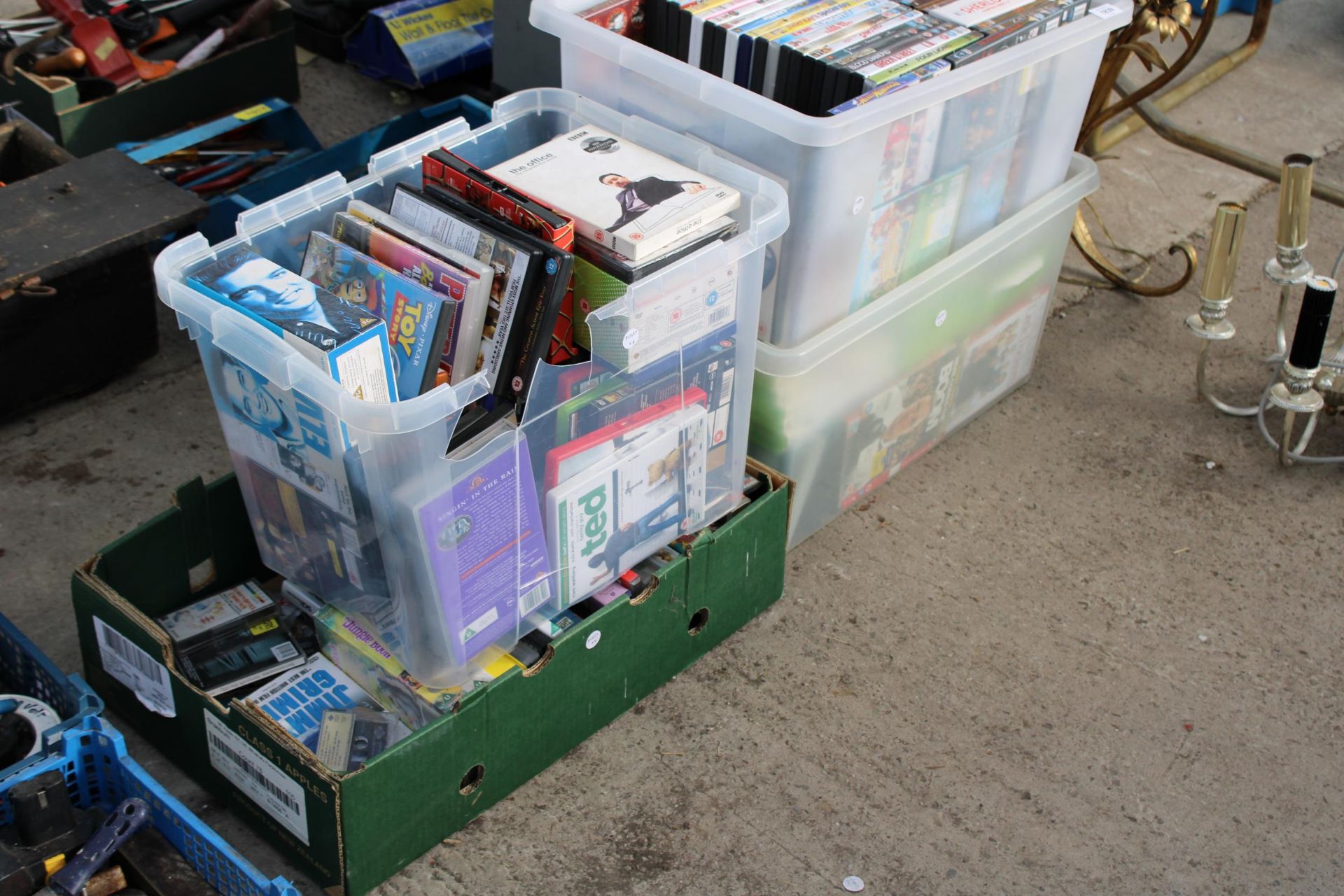 A LARGE ASSORTMENT OF DVDS AND VHS VIDEOS - Image 4 of 4