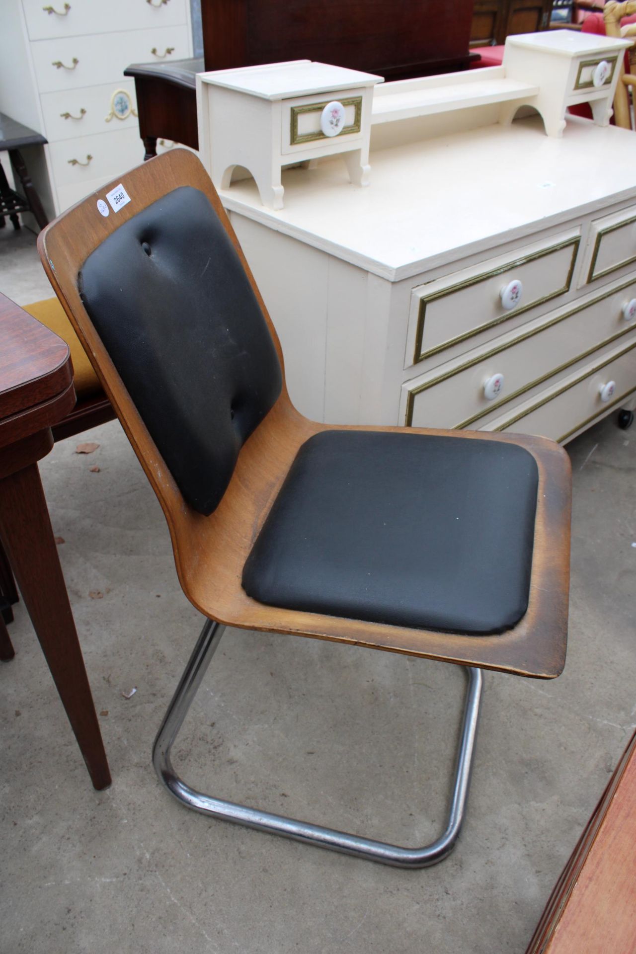 A RETRO BENTWOOD DINING CHAIR ON A TUBULAR FRAME - Image 2 of 2