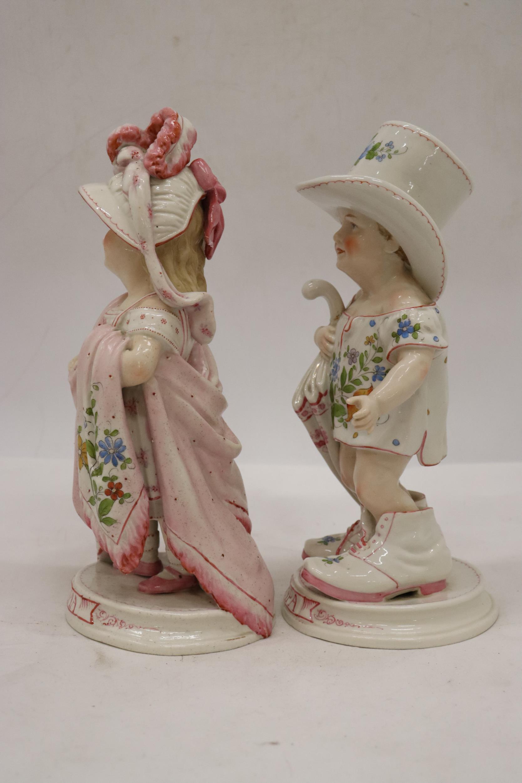 A PAIR OF ANTIQUE ORIGINAL GERMAN PORCELAIN FIGURES, 'MAMA' AND 'PAPA', GOOD COLOURS, HEIGHT - Image 4 of 8